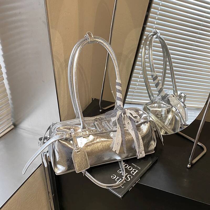 Handbag Y2K Spicy Girl design Women's Shoulder Bag Shiny Silver PU Leather Lace Handbag Autumn New Minimalist Style Designer Bag