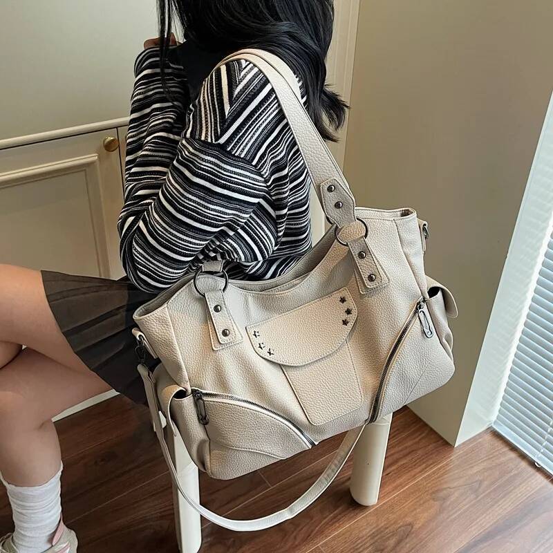 2025 new collection Decorative Star Studded Retro Style Spicy Girl Handbag Fashionable Commuting Women's Shoulder Bag Autumn New Designer Short D