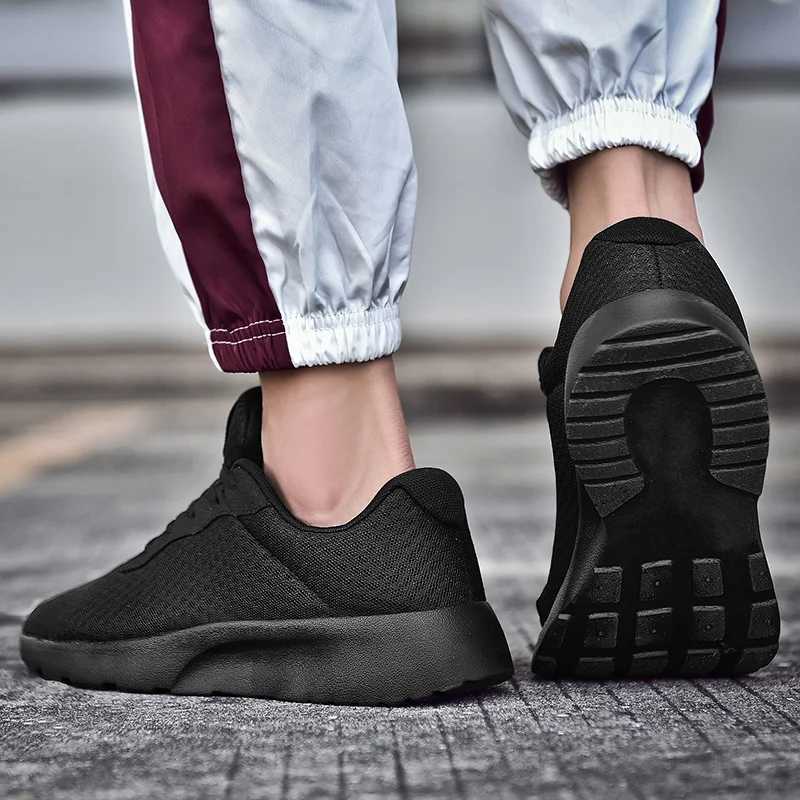 Mens Running Shoes Breathable Summer Sport Tennis Shoes Casual Ultra Lightweight Unisex Women Fashion Sneakers Non Slip Trainers L250908