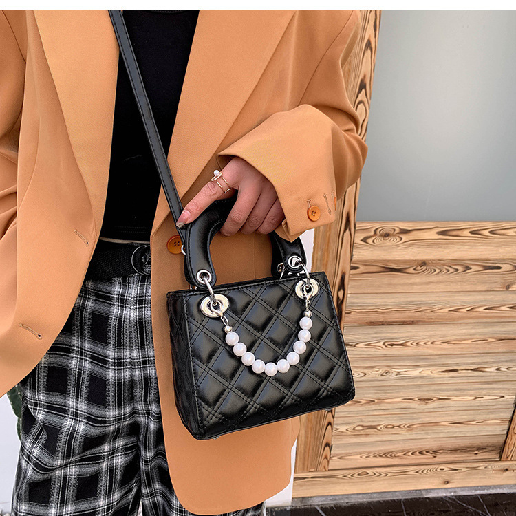 French Niche Women's Shoulder Bag New Fashionable Quilted Pearl Handbag Autumn New Designer Bag Checkered Women's design Crossbody Bag
