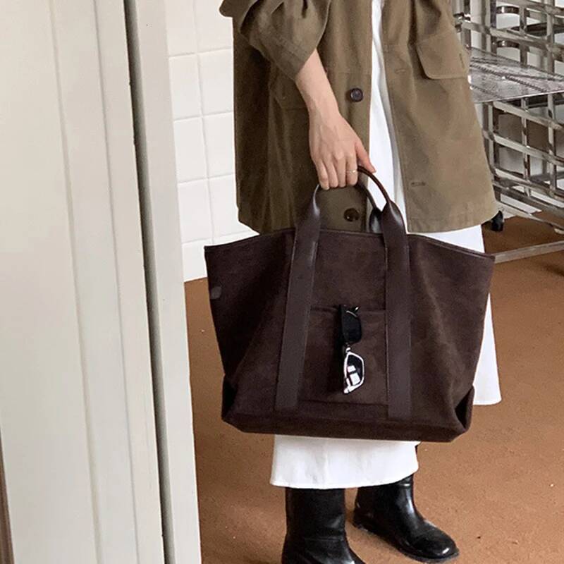 2025 new collection Vintage Suede Large Capacity Handbag, Simple And Niche Casual Women's Shoulder Bag, Autumn New Designer Bag, Outdoor Play Bag