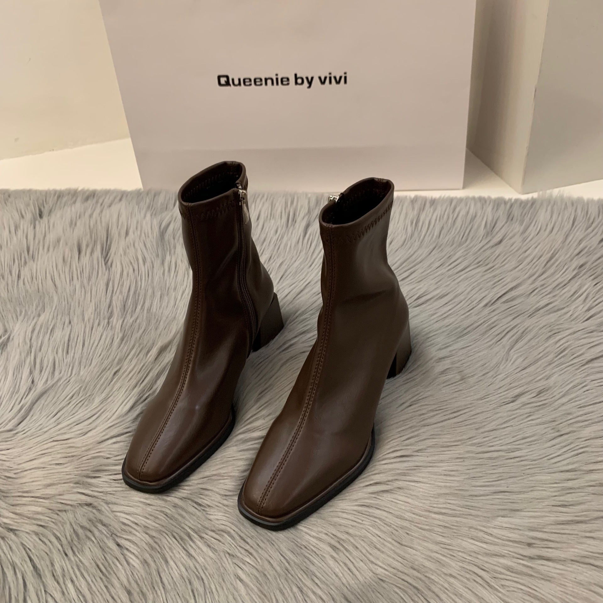 Free delivery designer shoes Ladies' Martin boots Simple Martin boots are comfortable warm and fashionable