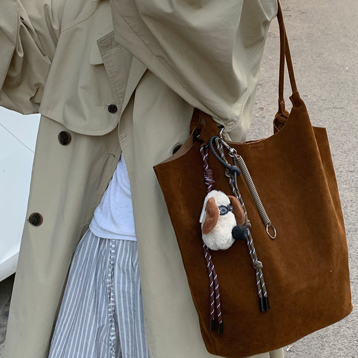 Vintage Suede Large Capacity Handbag With Niche Texture Simple Underarm Bag Autumn New Minimalist Designer Women's design Shoulder