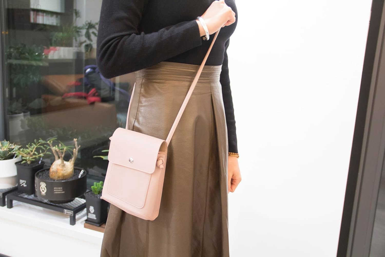 Leather Crossbody cell phone purse for Women Lightweight Shoulder Bag with Slots with Adjustable Strap Z250909