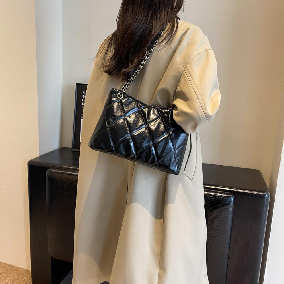 New Commuting Women's Crossbody Bag Niche Quilted Solid Color Exquisite Women's Shoulder Bag Chain Elegant And Fashionable design Autumn New
