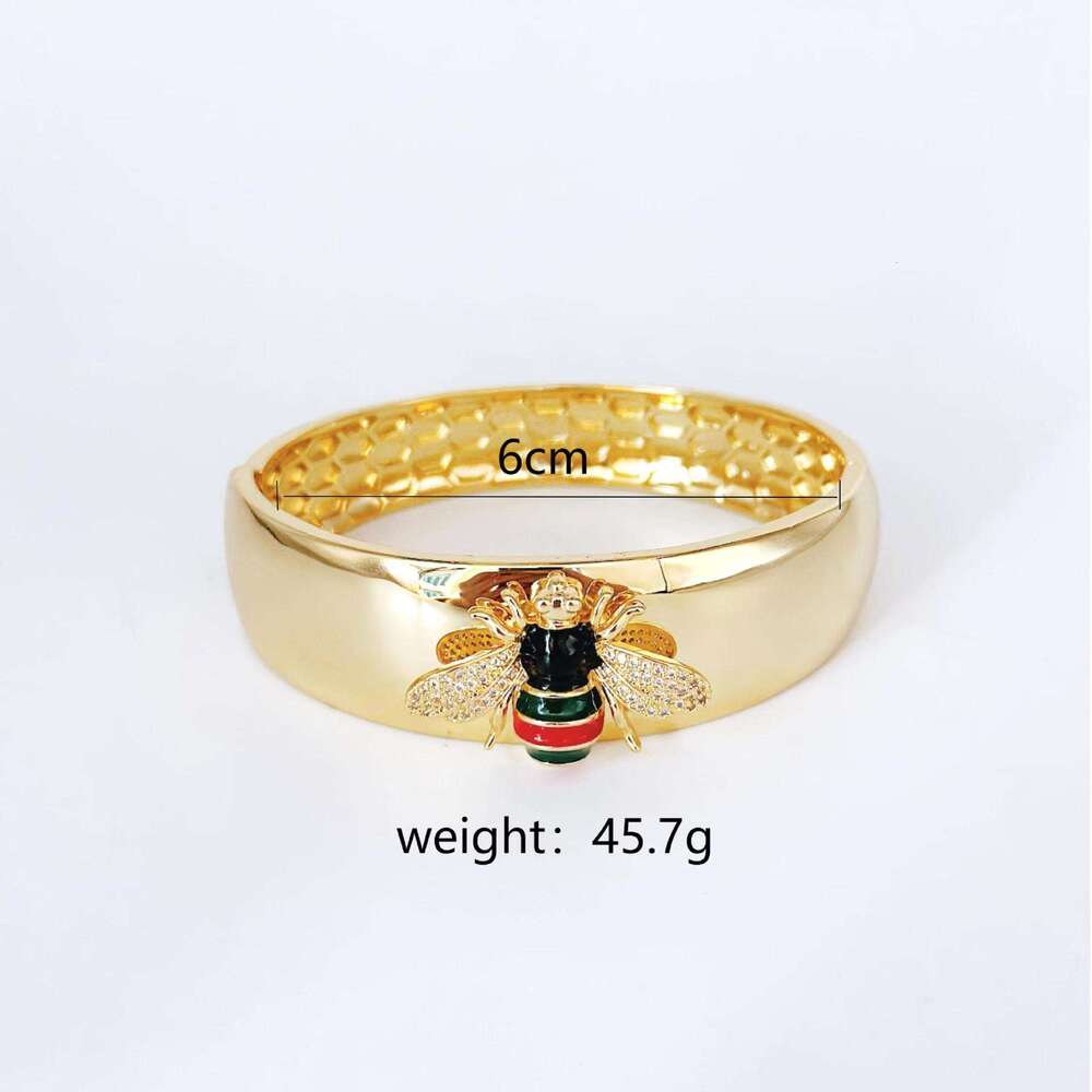 New Gold Tone Hot Selling Designer Bracelet For Women Balloon Thickened Non Fading Gold Bee Inlaid Diamond Bracelet Retro Fashion Exquisite Luxury Bra