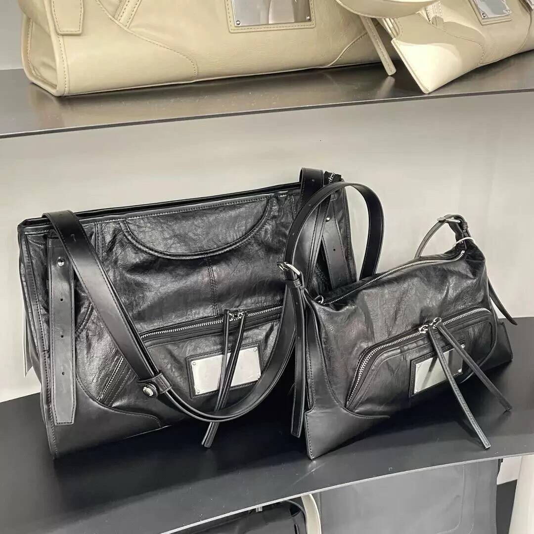 Retro Shiny Pleated Leather Handbag Spicy design Girl Y2K Women's Shoulder Bag Solid Color Simple Armpit Tote Bag 2025 Autumn New Designer Bag