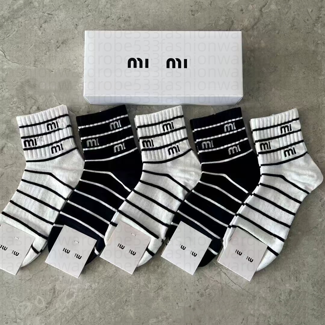 Luxury Men Women socks Designer stocking classic letter comfortable breathable cotton high quality fashion 15 kinds of color freedom to choose