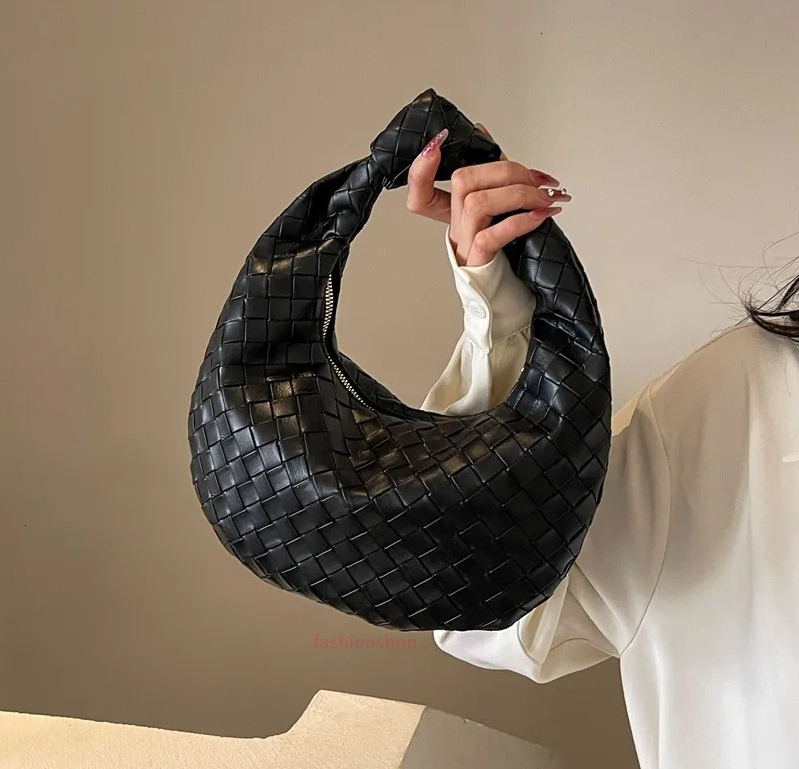 Fashionable Women's Handmade Woven Bag Free Shipping Designer New Crescent Bag Luxury Handbag Leisure Vacation Beach Bag br9