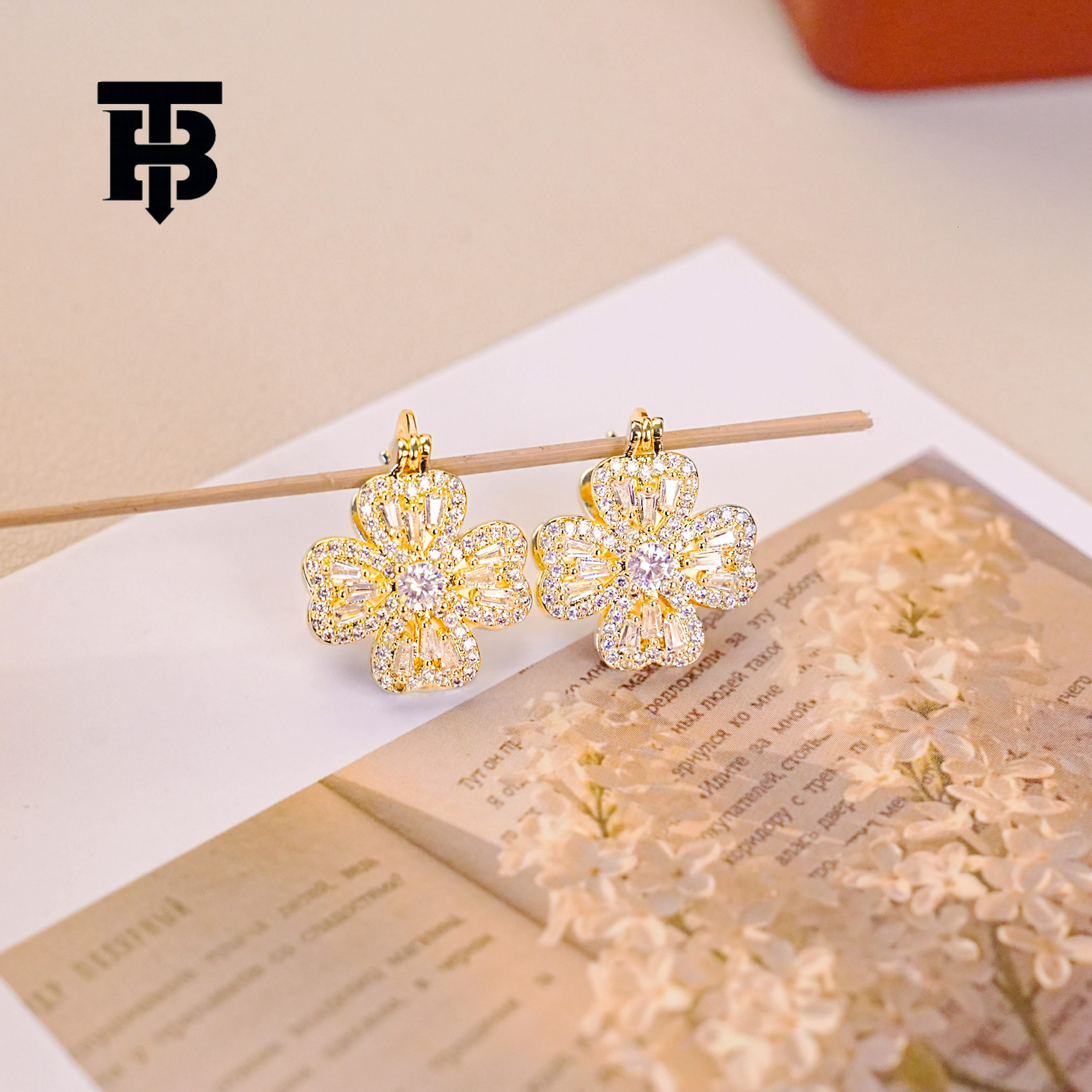 TB BHULAMTE Free Shipping New Designer Accessories New Luxury Style Full Diamond Double Layer Clover Earrings Retro Simple Fashion Womens Flower Earri