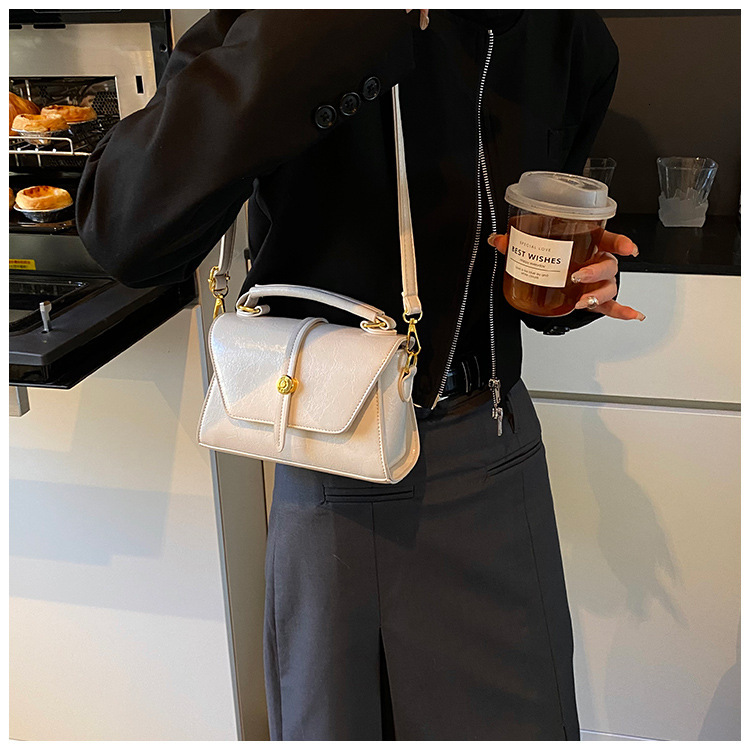 Trendy And design Versatile Women's Shoulder Bag Fashionable Handbag Simple Style Women's Crossbody Bag 2025 Autumn New Designer Bag