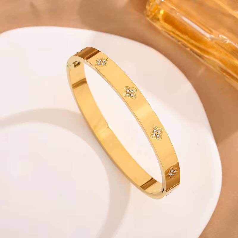 Factory Wholesale Promotion Fashion Jewelry Bracelet 18K Goldplated Bracelet for Men and Women Moissanite Bracelet