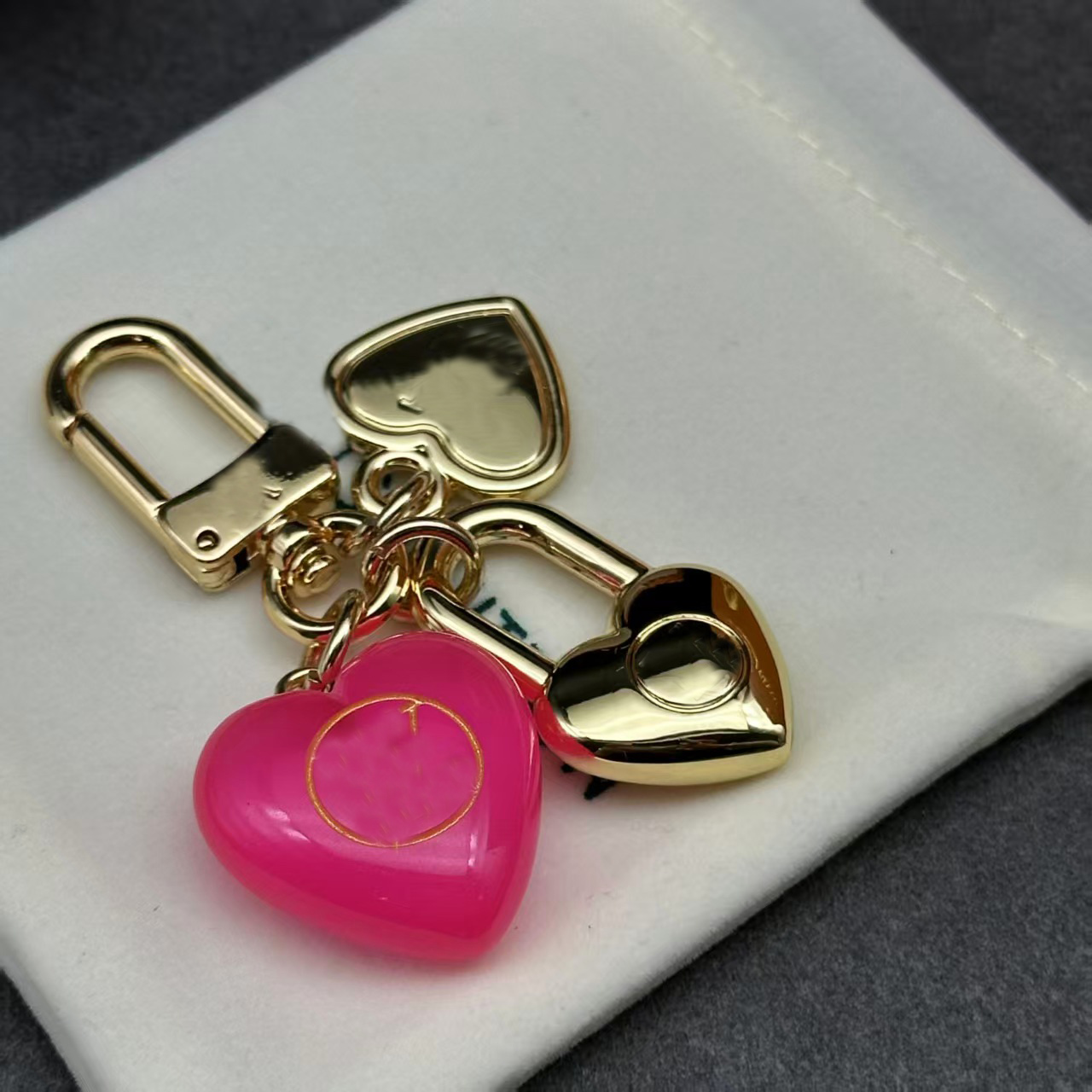 2025 Designer Keychain Bag Charm Fashion Bag Chain Car Key Decorative Chain love Keychain bag Pendant Men Women Gifts