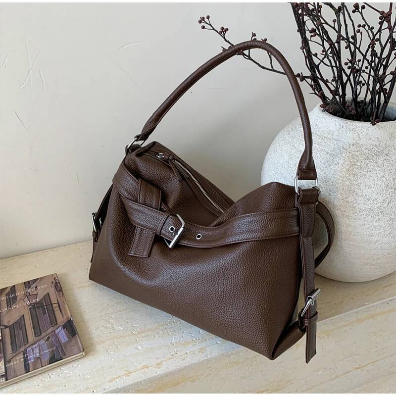 Large Capacity Soft Leather Handbag Fashionable Waistband Buckle Retro Spicy Girl Women's Shoulder Bag design Autumn New Designer Women's Cr