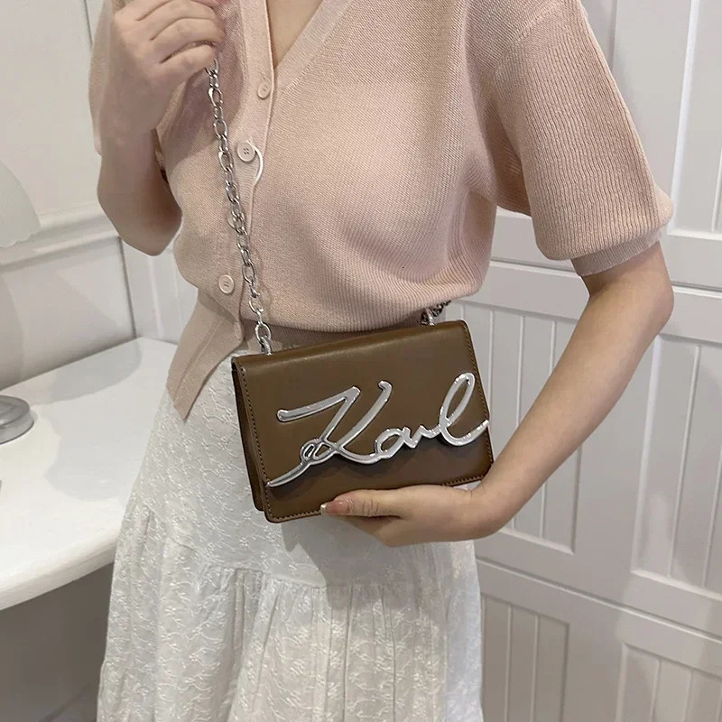 Candy Colored Fashionable Ladies Chain Crossbody Bag Versatile Shoulder Bag PU Leather Medium Hardness Zipper Opening250909