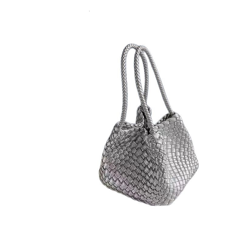 New Women s Shoulder Bag Dice Exquisite Small Handbag Water Bucket Foreskin Leather Weaving Niche Autumn New Designer Bag