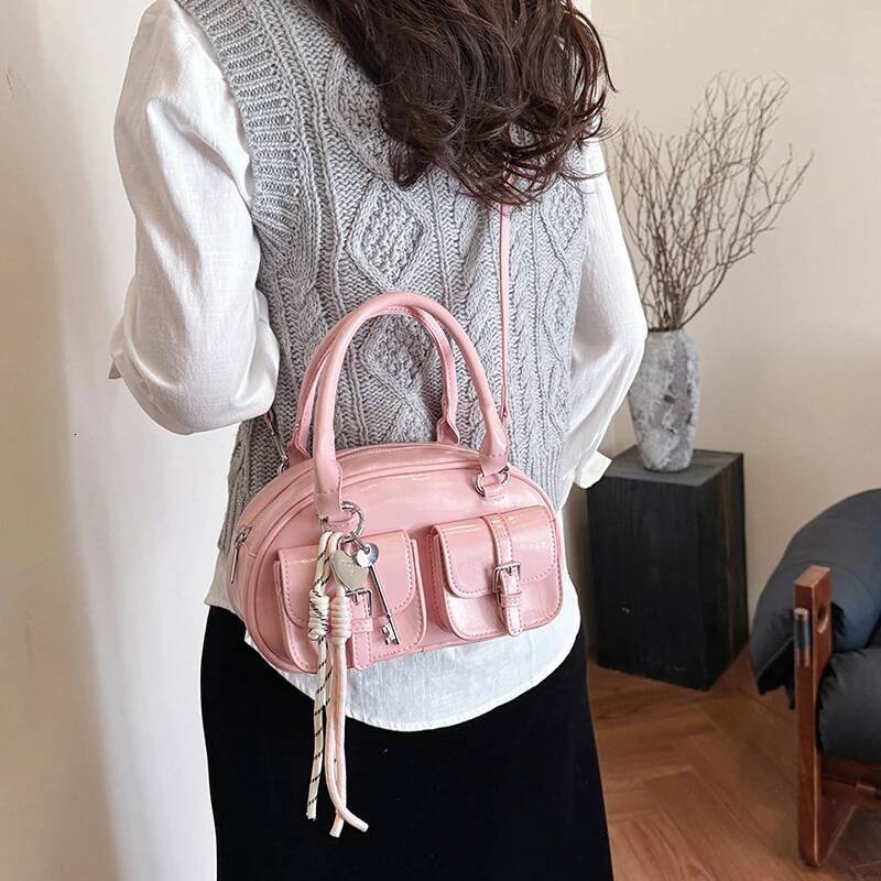 2025 Multi Pocket Handbag Fashion Autumn New Designer Bag Solid Color Simple Style Women's Shoulder design Bag Outdoor Play Travel Bag