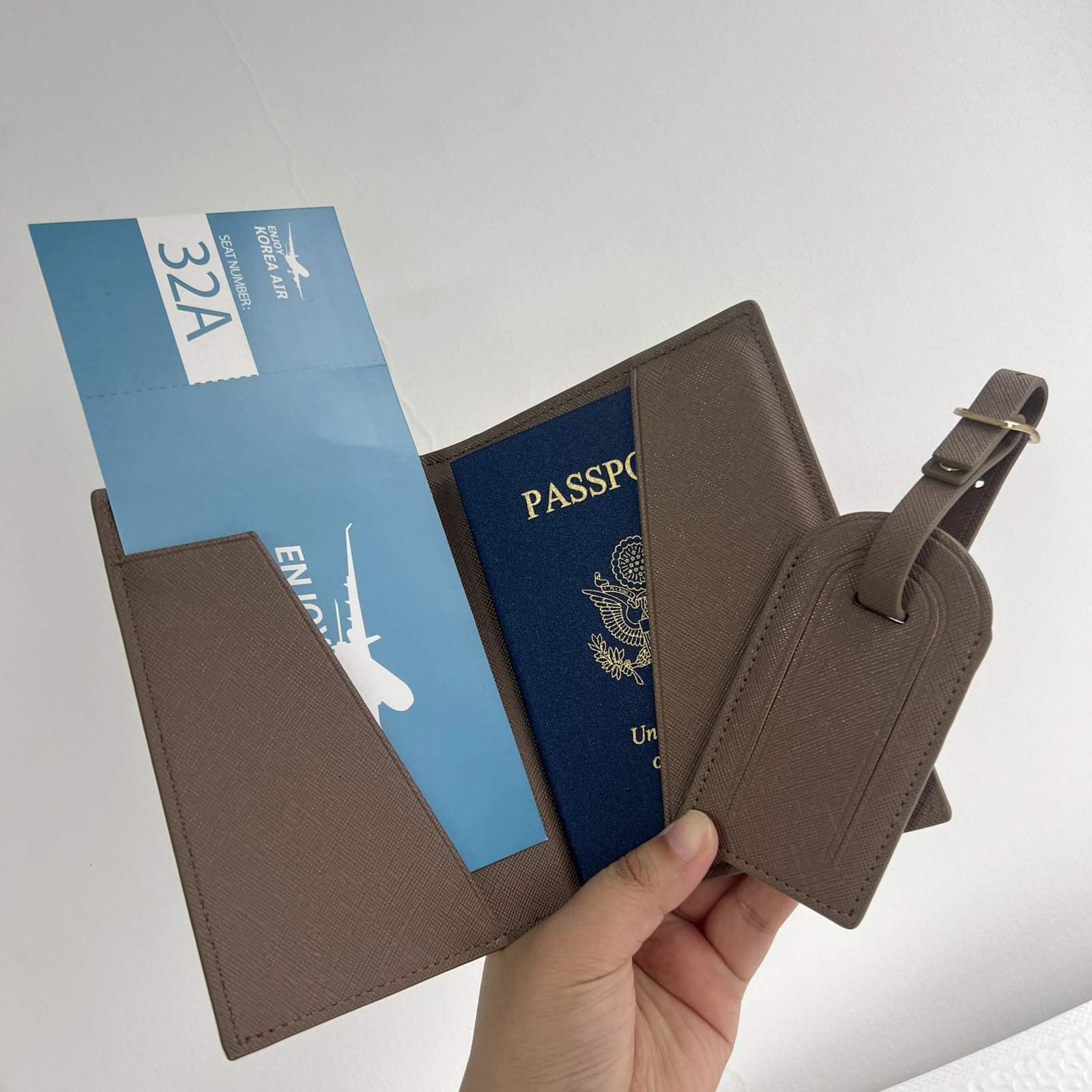 Free Monogrammed Initial Letters Gift Box Set Saffiano Leather Passport Holder Luggage Tag Passport Cover Travel Accessories250909