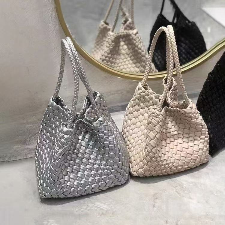 2025 new collection New Women's Shoulder Bag Dice Exquisite Small Handbag Water Bucket Foreskin Leather Weaving Niche Autumn New Designer Bag