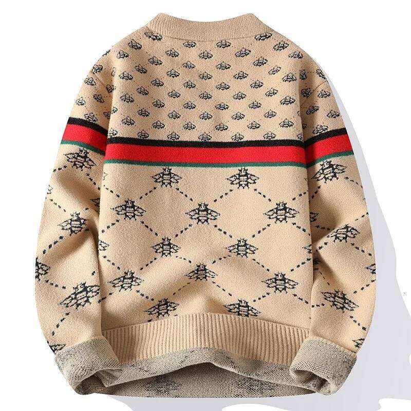 2024 New Fall Winter Korean Slim Bee Embroidery Pullovers High End Cashmere Sweater Men Soft Warm Mens Christmas Jumper