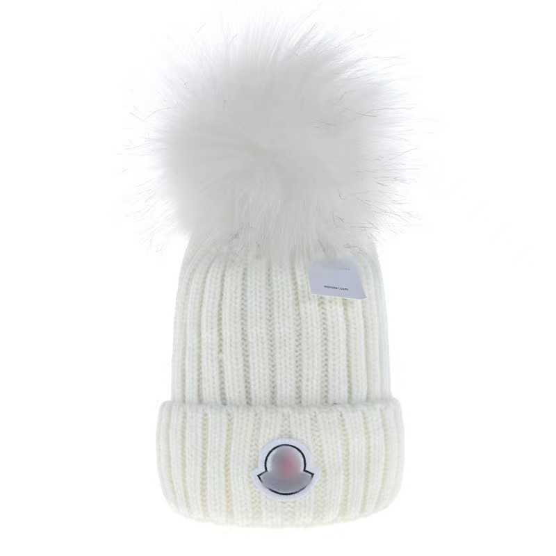 New Style Ball Knit Hat Winter Thickened Outdoor Warm Knitted Hat Winter Fashion Versatile Casual Warm Hat L250908