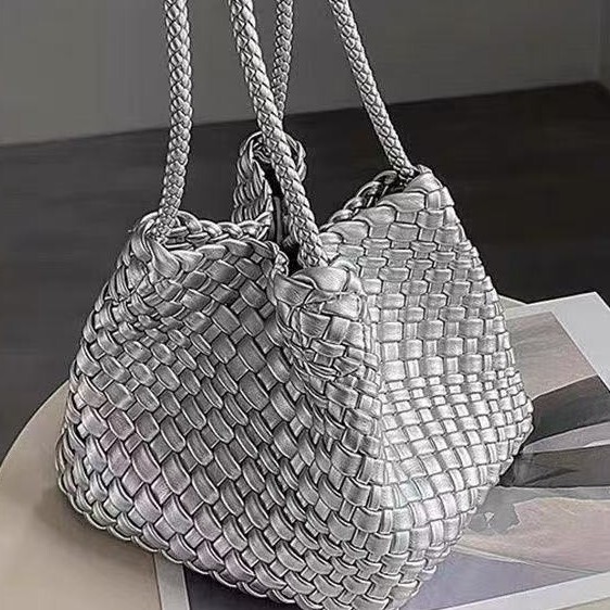 2025 new collection New Women's Shoulder Bag Dice Exquisite Small Handbag Water Bucket Foreskin Leather Weaving Niche Autumn New Designer Bag