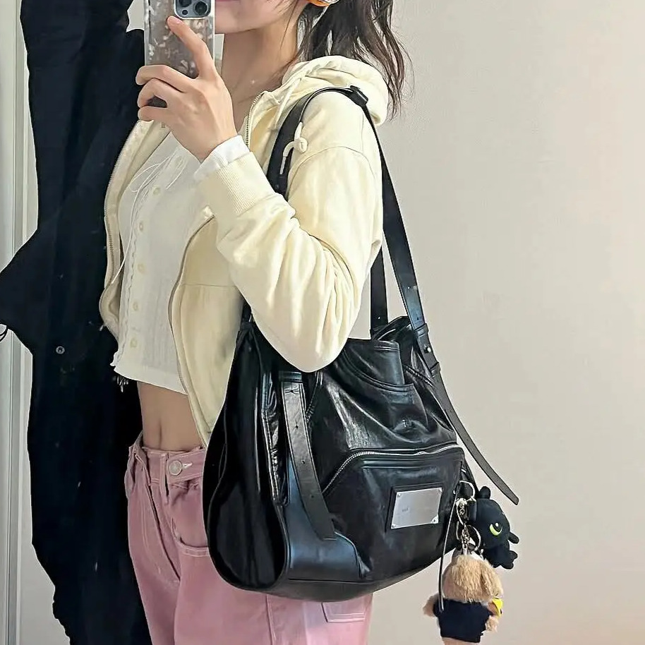 Retro Shiny Pleated Leather Handbag Spicy design Girl Y2K Women's Shoulder Bag Solid Color Simple Armpit Tote Bag 2025 Autumn New Designer Bag