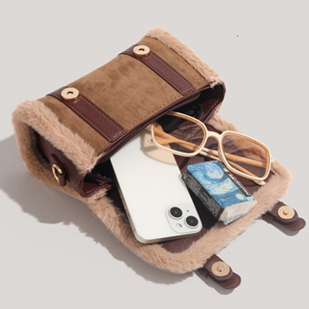 French Elegant Style Fashionable Handbag Women's Shoulder Bag New design Fashion Plush Small Square Bag Autumn New Designer Bag