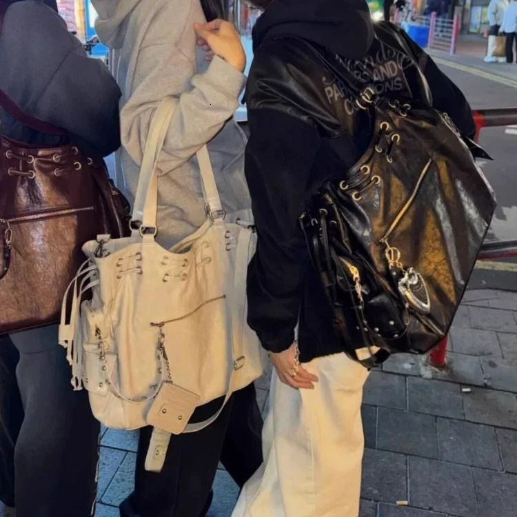 2025 new collection Vintage Style Large Capacity Handbag Versatile Commuting Bag Fashionable Short Distance Travel Bag Autumn New Designer Women'