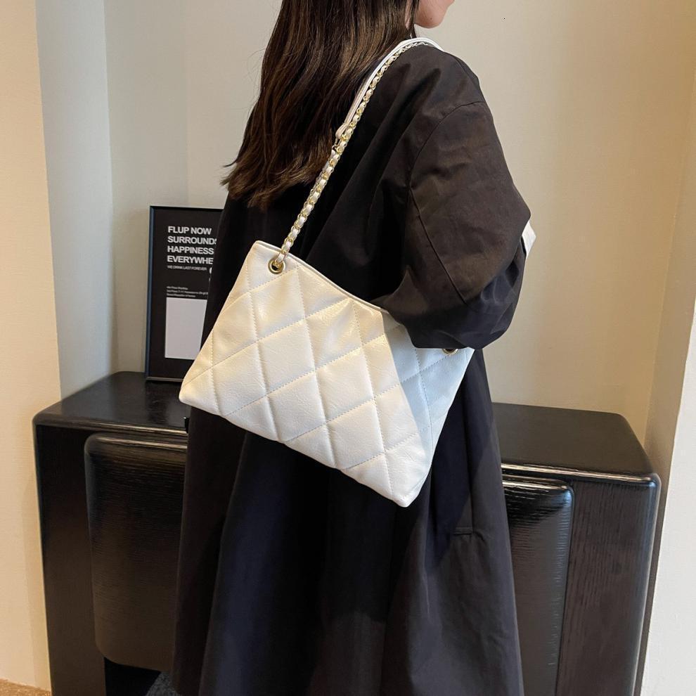 New Commuting Women's Crossbody Bag Niche Quilted Solid Color Exquisite Women's Shoulder Bag Chain Elegant And Fashionable design Autumn New