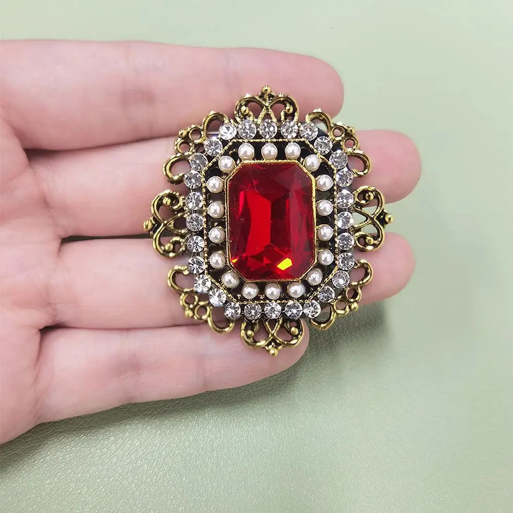 Vintage Rhinestone Brooch for Women Girls Baroque Rectangle Crystal Shell Pearl Brooches Elegant Wedding Christmas Ornament Gift 250909