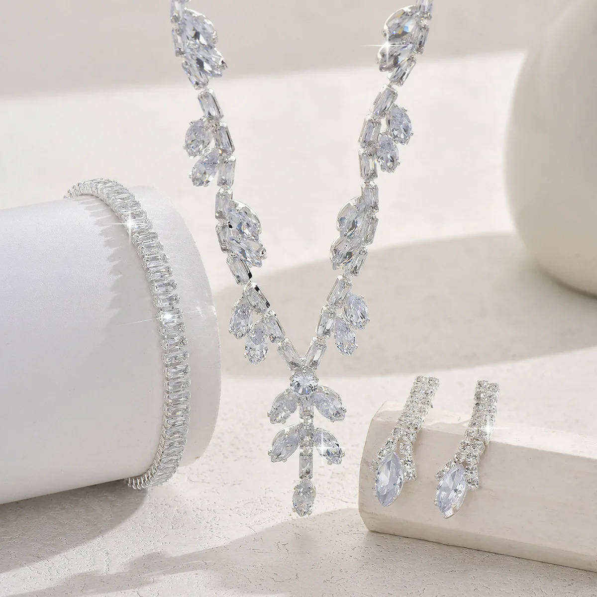 4PC Womens Fashion Leaf Necklace Earrings Bracelet Jewelry Set Suitable for Wedding Party Festival Gifts 250908 Z260313