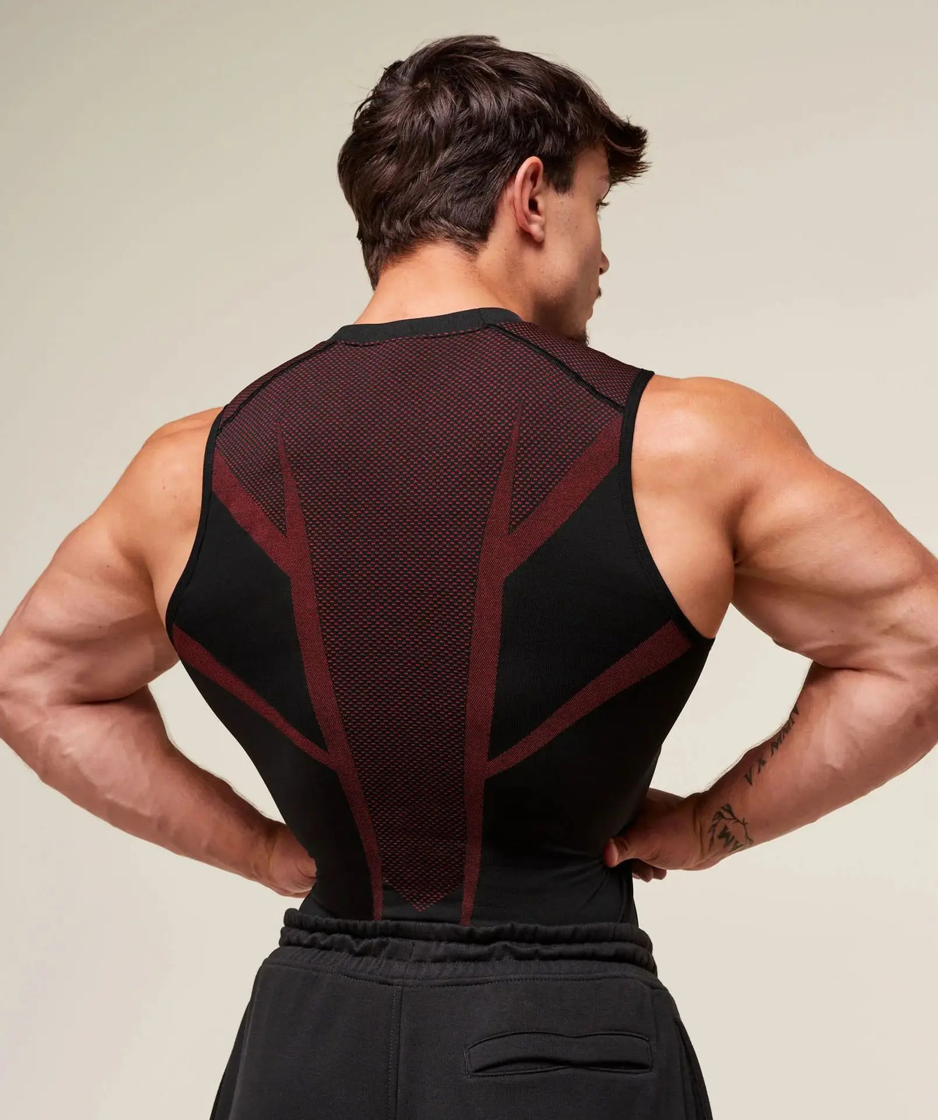 Mens Tight vest sports summer quickdrying breathable seamless fitness running training stretch tight top man sleeveless 250909