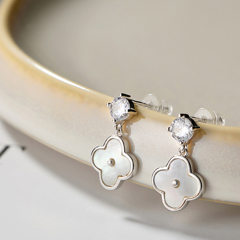 Luxury Niche Design S925 Sterling Silver Four-Leaf Clover Stud Earrings SW0028