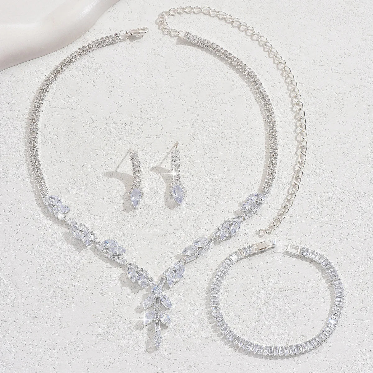 4PC Womens Fashion Leaf Necklace Earrings Bracelet Jewelry Set Suitable for Wedding Party Festival Gifts 250908 Z260313