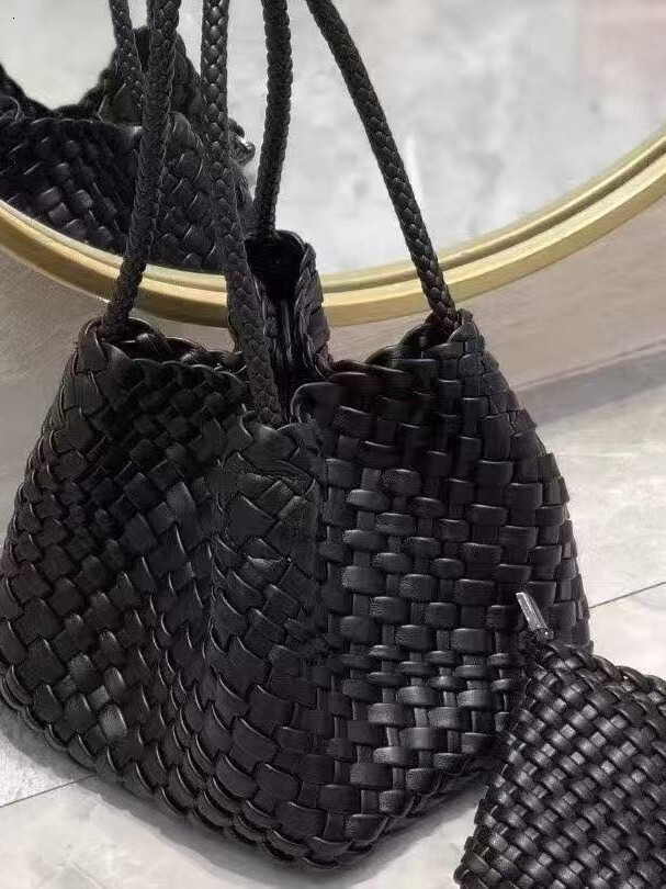 2025 new collection New Women's Shoulder Bag Dice Exquisite Small Handbag Water Bucket Foreskin Leather Weaving Niche Autumn New Designer Bag