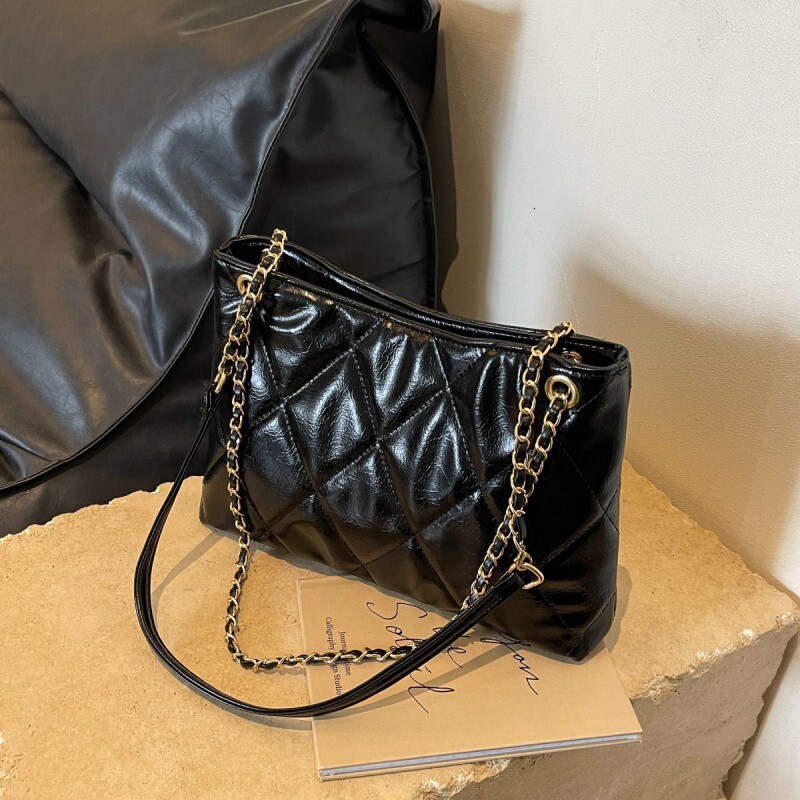 New Commuting Women's Crossbody Bag Niche Quilted Solid Color Exquisite Women's Shoulder Bag Chain Elegant And Fashionable design Autumn New