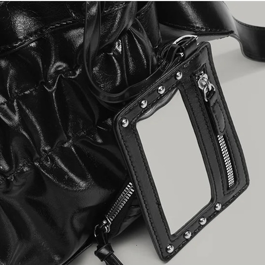 2025 new collection Large Capacity Retro Style Handbag Solid Color Y2K Spicy Girl Women's Shoulder Bag Autumn New Style Pleated Rivet Designer Ba