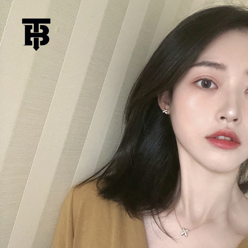 TB BHULAMTE Free Shipping New Designer Accessories Singapore Chain Elegant Cross Fate Necklace For Women Clavicle Chain 18K Gold Plated Rose Gold Whit