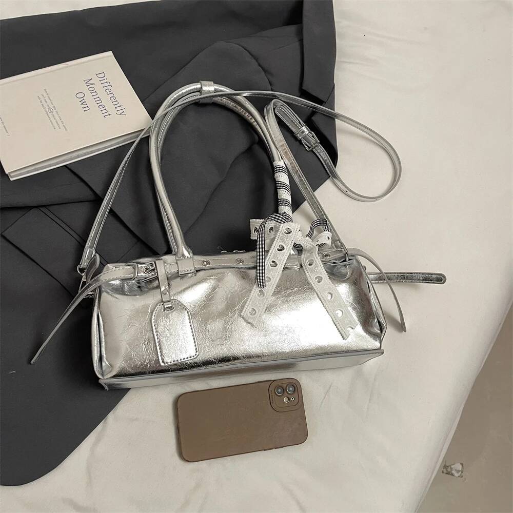 Handbag Y2K Spicy Girl design Women's Shoulder Bag Shiny Silver PU Leather Lace Handbag Autumn New Minimalist Style Designer Bag