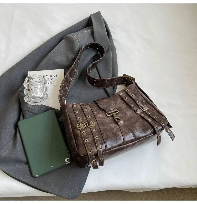2025 new collection Fashion handbag autumn new retro style designer bag women's shoulder bag new pure leather rock pattern women's crossbody