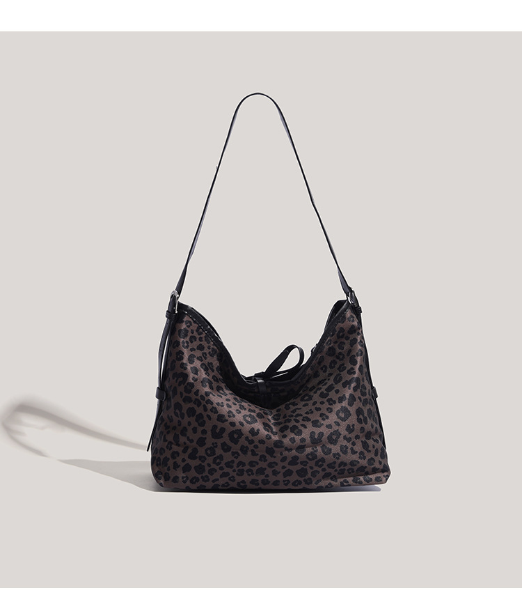New Leopard Print Large Capacity Commuting Bag Retro Style Women's Shoulder Bag Underarm Women's Crossbody Bag design Autumn New Designer Ba