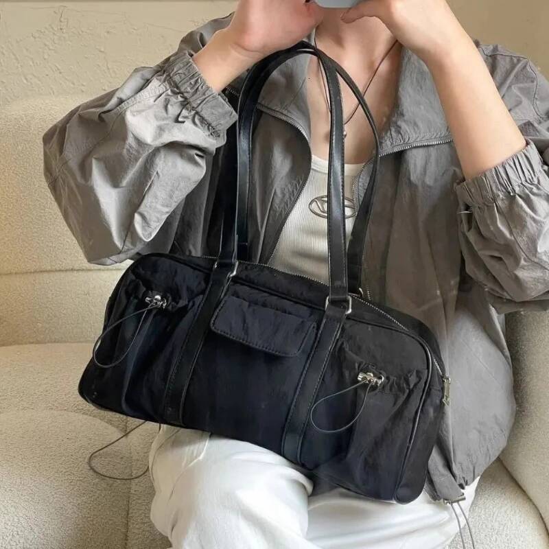 design Nylon Armpit Bag Large Capacity Sports Bag Fashionable Handbag Solid Color Women's Shoulder Bag Autumn New Style Minimalist Designer Bag