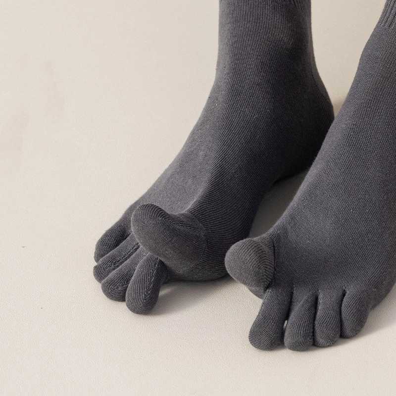 5 Pairs 100 Cotton Men Five Finger Socks High Qulity Solid Color Antibiotic Outdoor Sports Socks AntiOdor Split Toe Socks Z250909