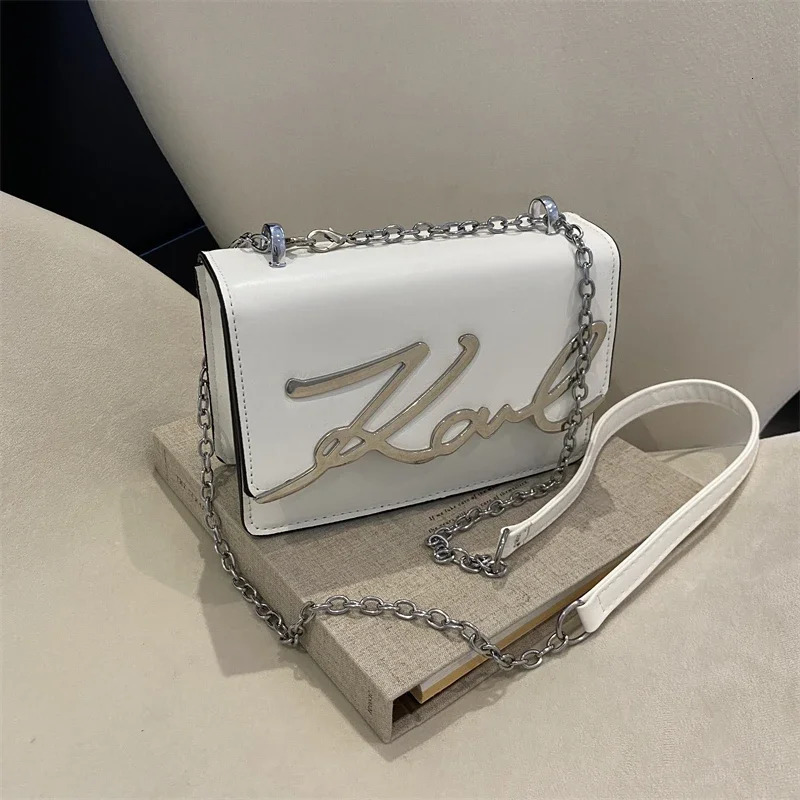 Candy Colored Fashionable Ladies Chain Crossbody Bag Versatile Shoulder Bag PU Leather Medium Hardness Zipper Opening250909