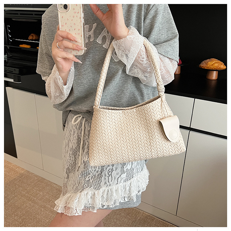 Designer Bag Cross Border Fashion Woven Pattern Handbag Women New Luxury Bag Large Capacity Bucket Bag Trendy Texture Free Shipping Versatile Underarm