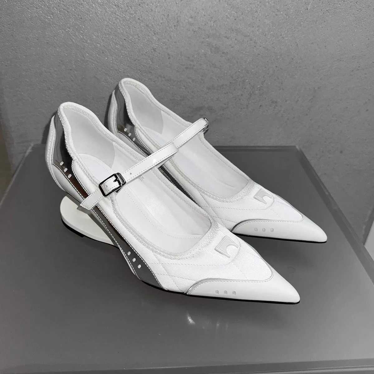 Niche Design Pointed Toe Special Heel Womens High Heels Ballet Sporty Style Shallow Mouth Mary Jane Single Shoes W250910
