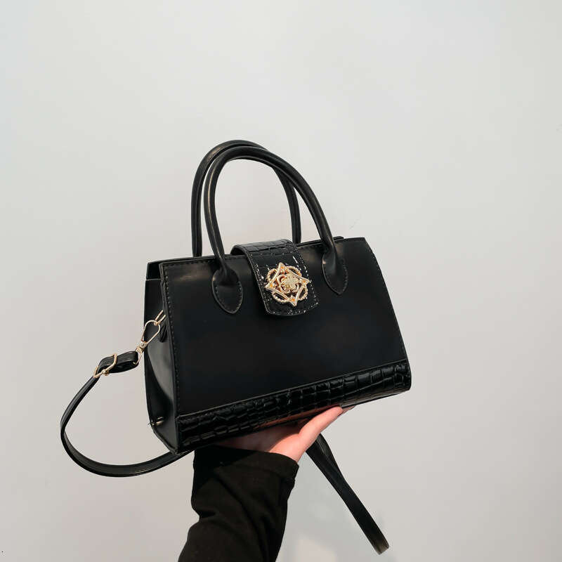 Niche Light Luxury High-End Tote 2025 Winter New Fashion Large Capacity Versatile Commuter Crossbody Bag