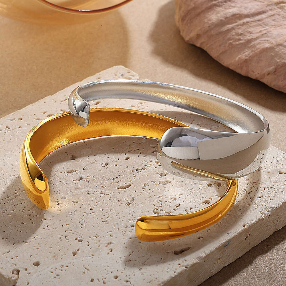 Fashion Bracelet High-End Hollow Stainless Steel Gold-Plated Light Jewelry Niche Personality