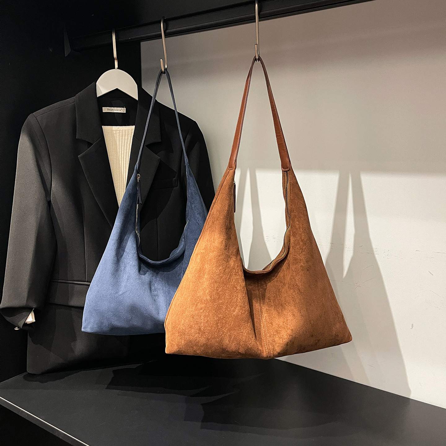 Free shipping designer New Large Capacity Underarm Bag Bucket Bag Large Capacity Fashion Tote Bag Retro Commuter Bag Versatile Shoulder Bag